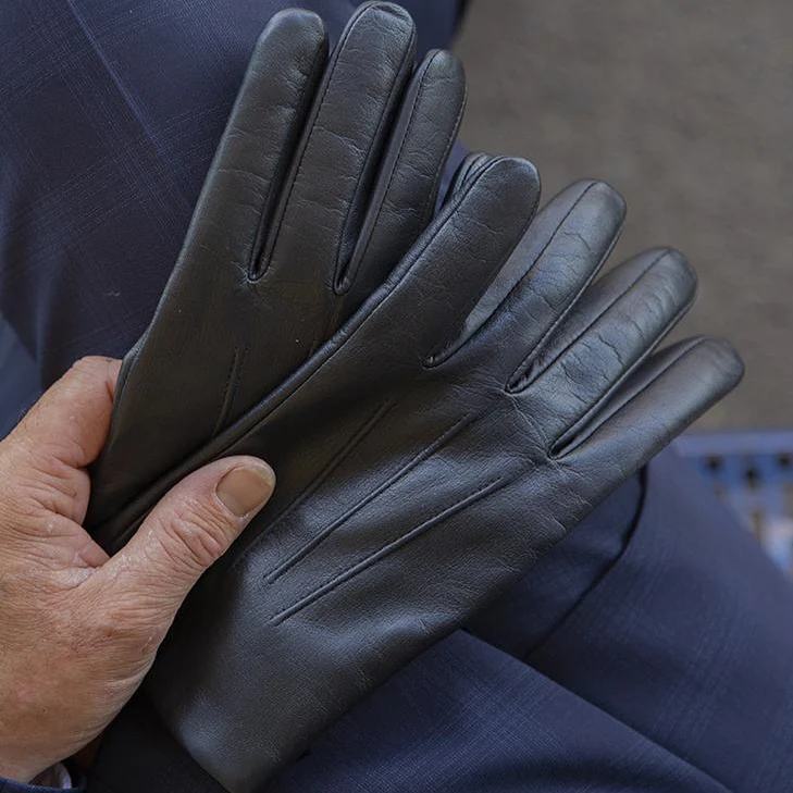 Men’s Touchscreen Three-Point Cashmere-Lined Leather Gloves - Image 3