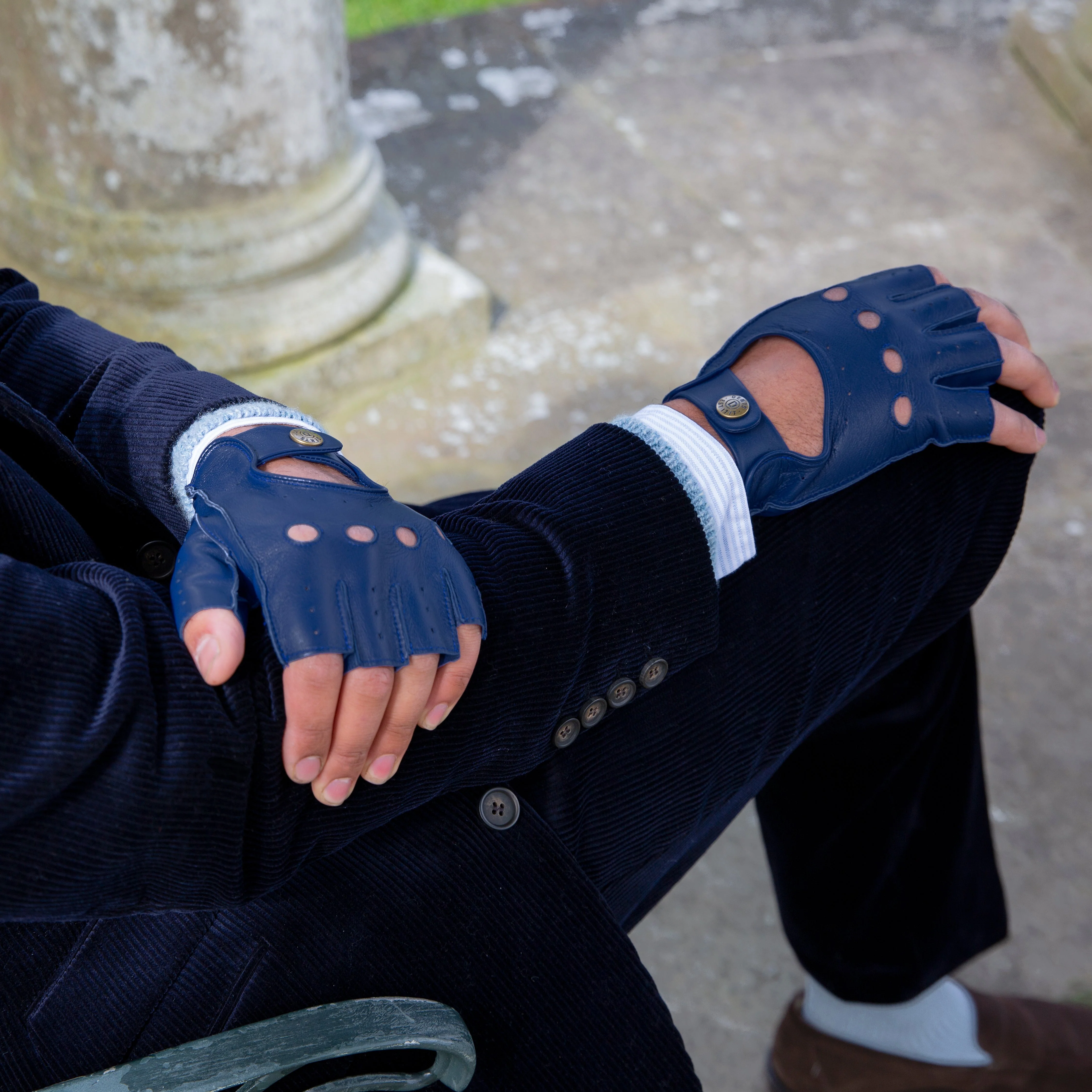 Men's Fingerless Leather Driving Gloves - Image 4
