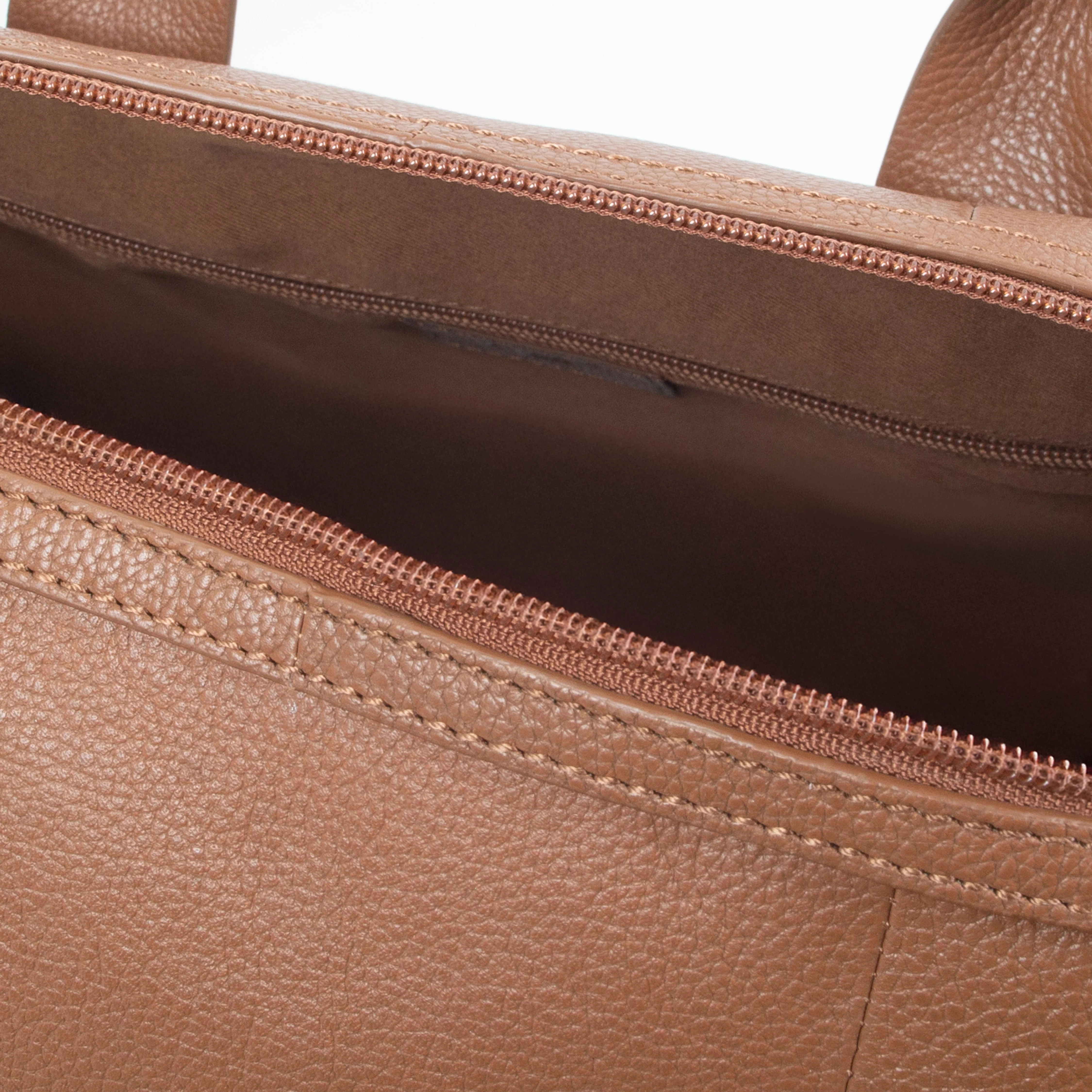 Men's Pebble Grain Leather Weekend Bag - Image 4