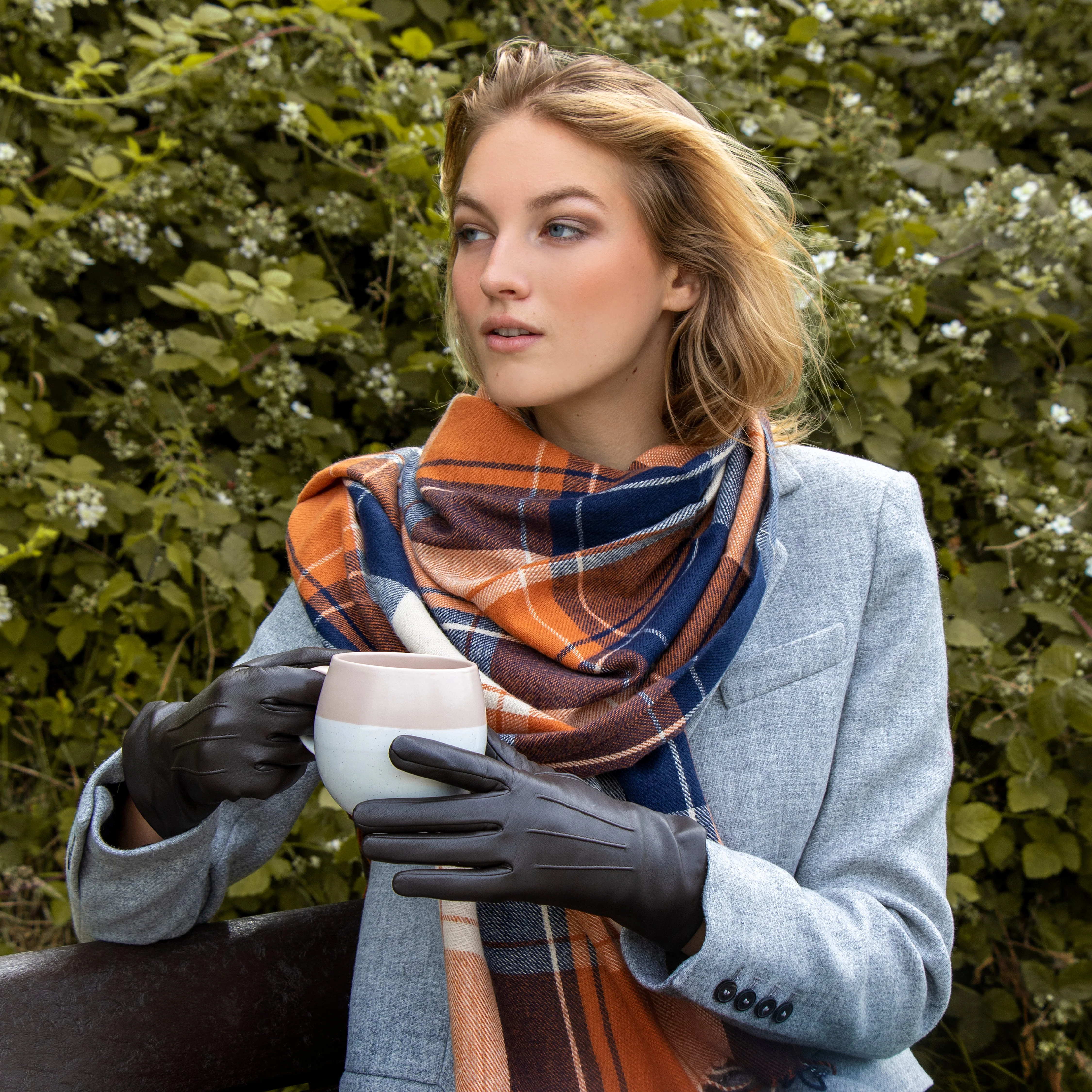 Women’s Touchscreen Three-Point Cashmere-Lined Leather Gloves - Image 28