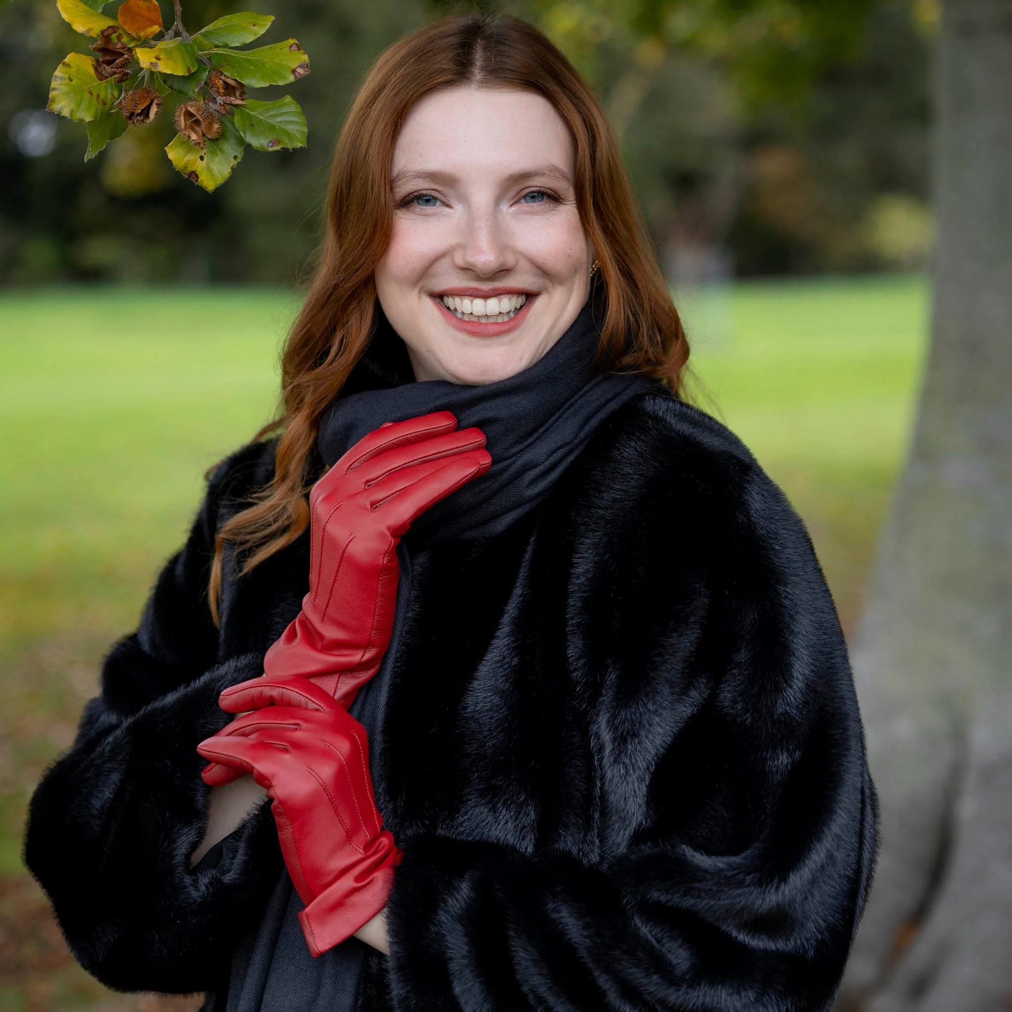 Women’s Touchscreen Three-Point Cashmere-Lined Leather Gloves - Image 39