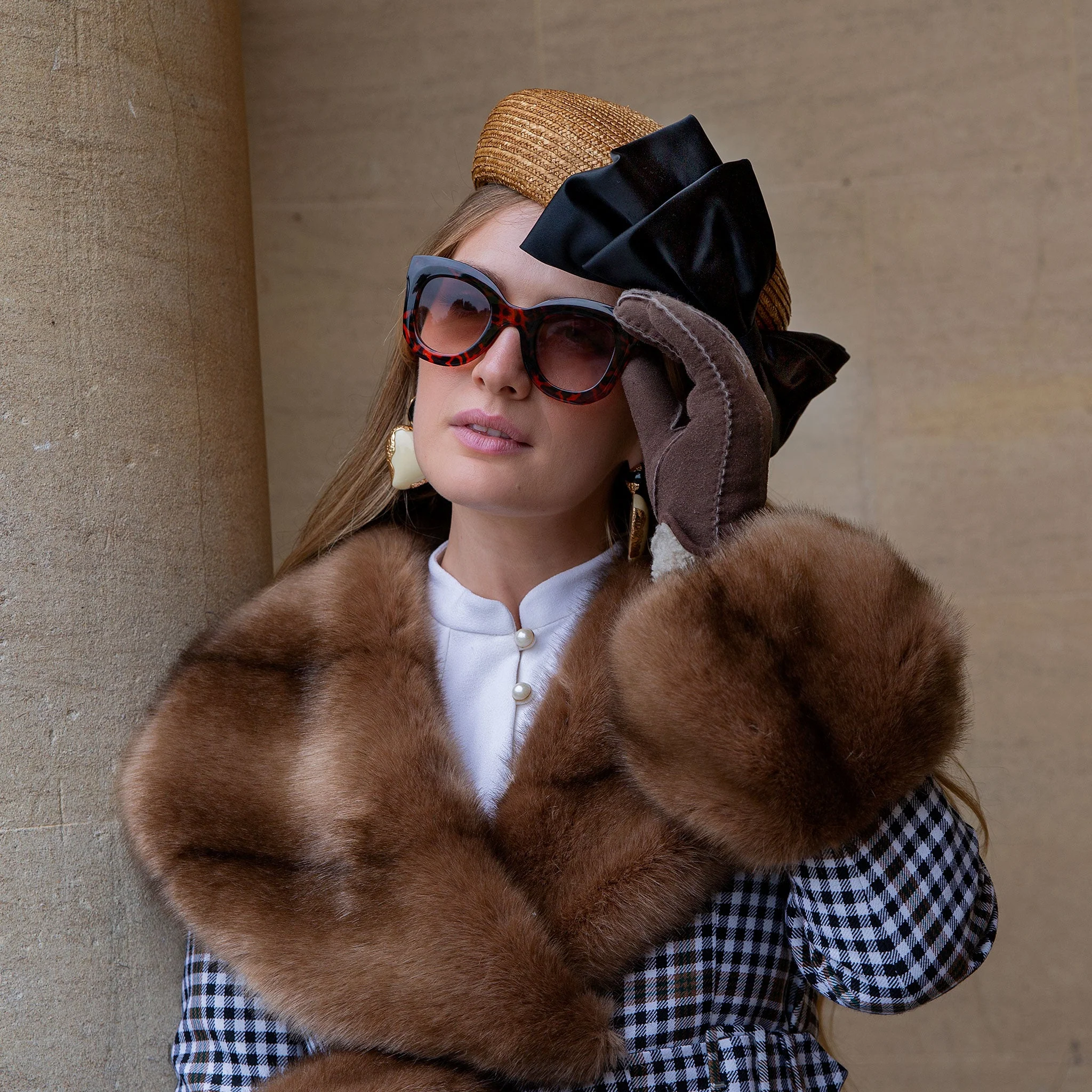 Women’s Handsewn Three-Point Lambskin Gloves - Image 5