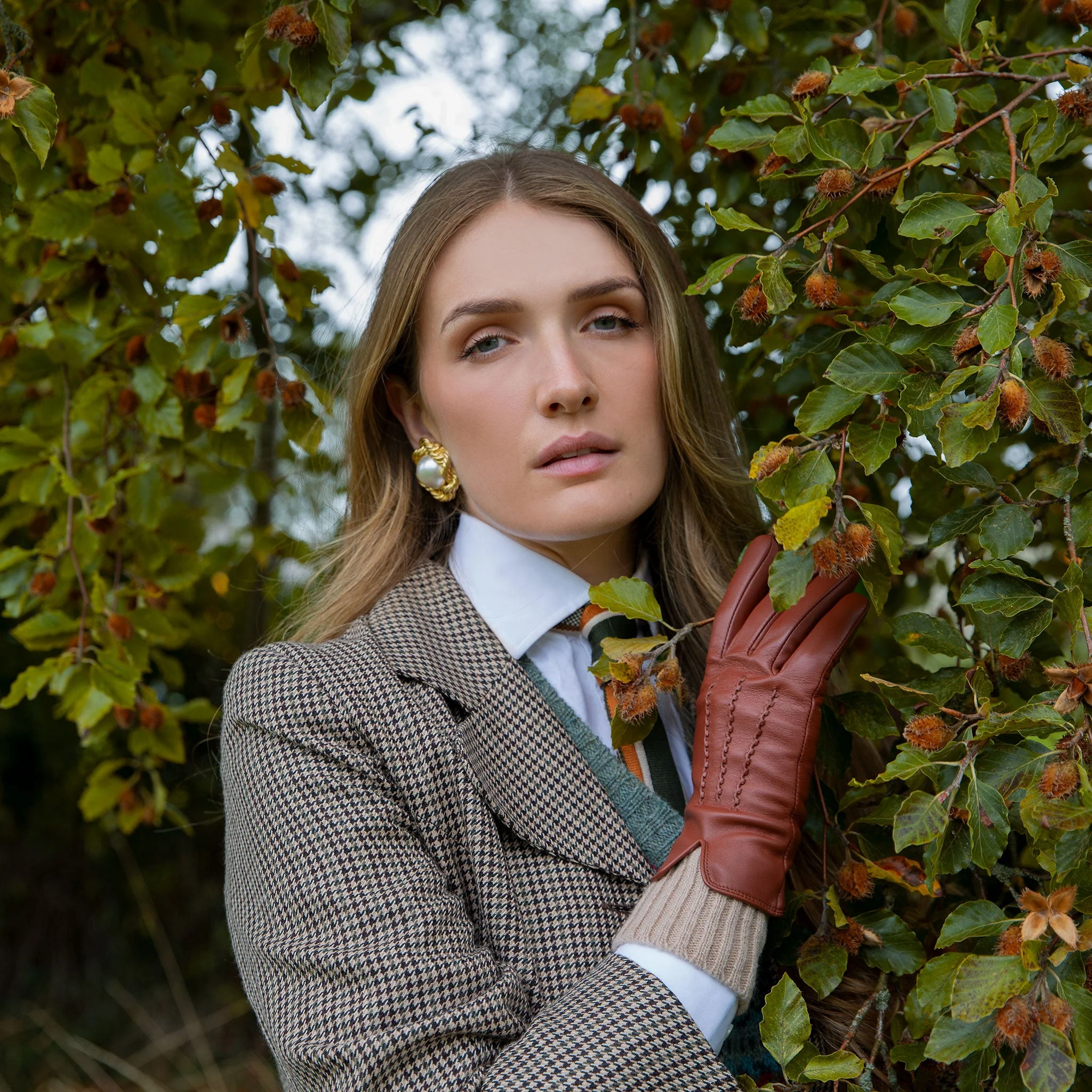 Women’s Three-Point Wool Blend-Lined Leather Gloves with Knitted Cuffs - Image 27