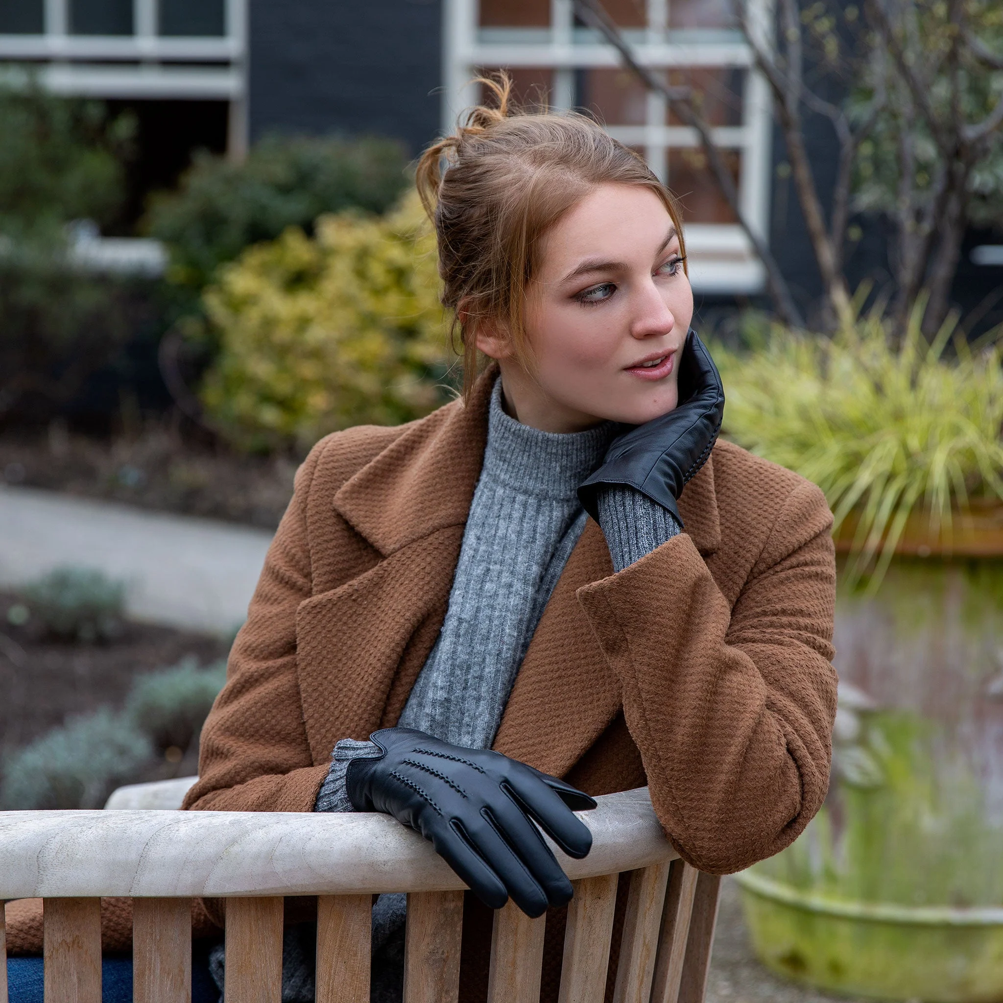 Women’s Three-Point Wool Blend-Lined Leather Gloves with Knitted Cuffs - Image 3