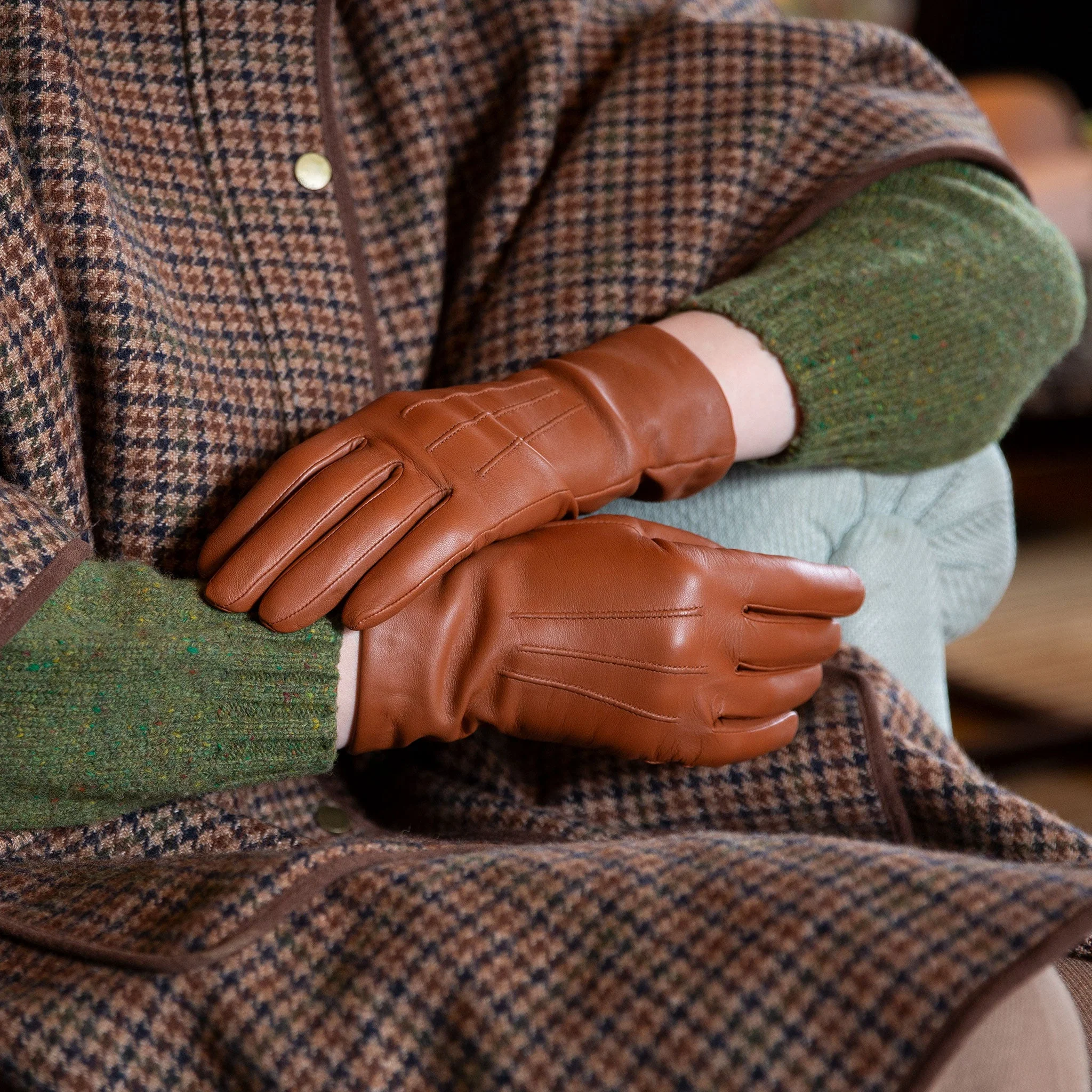 Women's Three-Point Cashmere-Lined Leather Gloves - Image 33