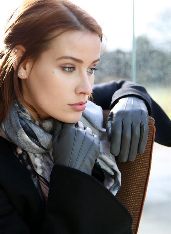 Women's Three-Point Cashmere-Lined Leather Gloves - Image 35