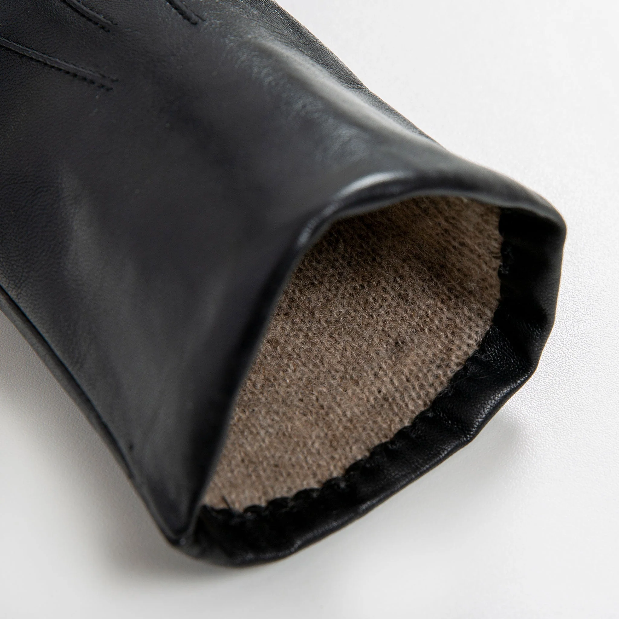 Women's Three-Point Cashmere-Lined Leather Gloves - Image 9