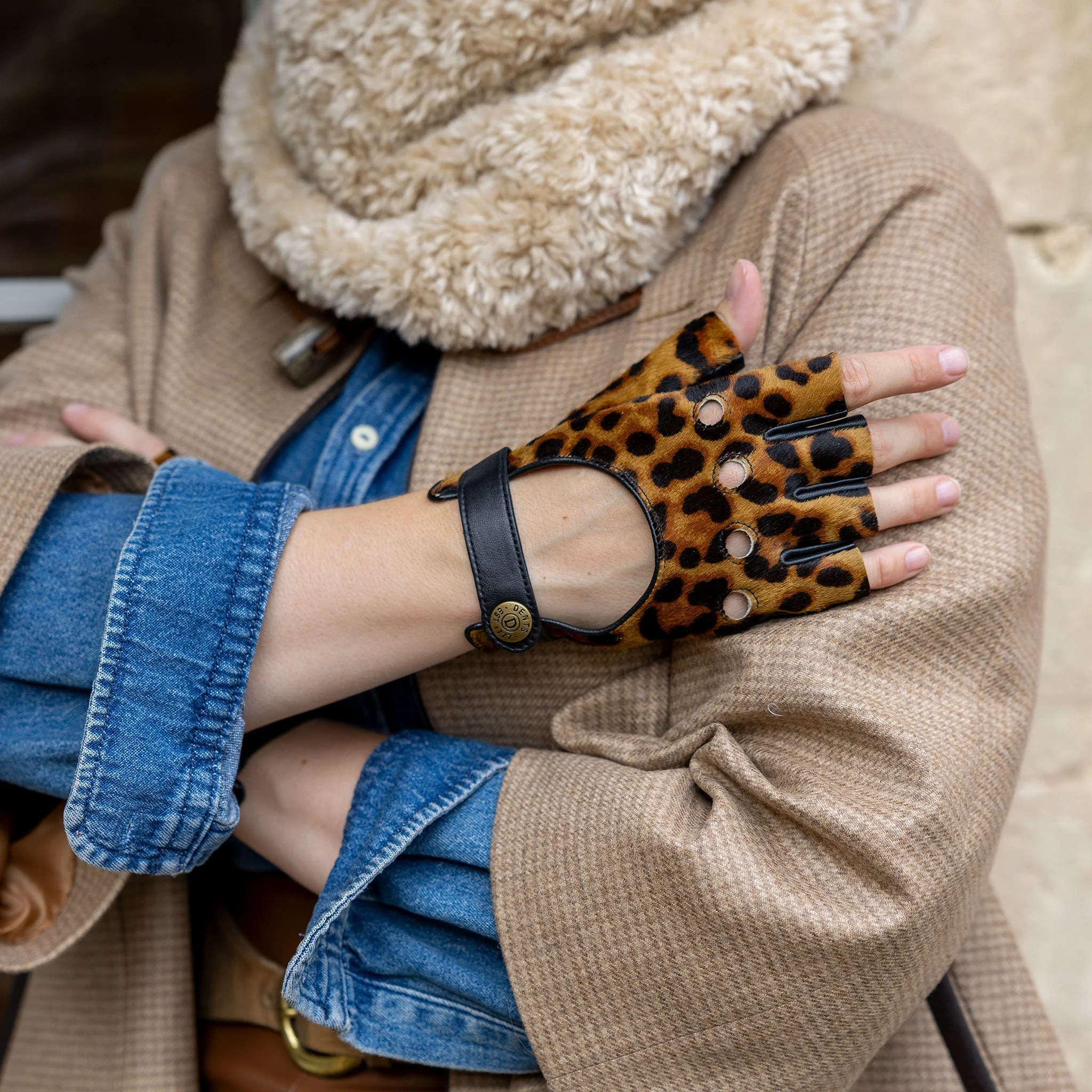 Women's Fingerless Leather Driving Gloves with Ponyskin Leopard Print Design - Image 3